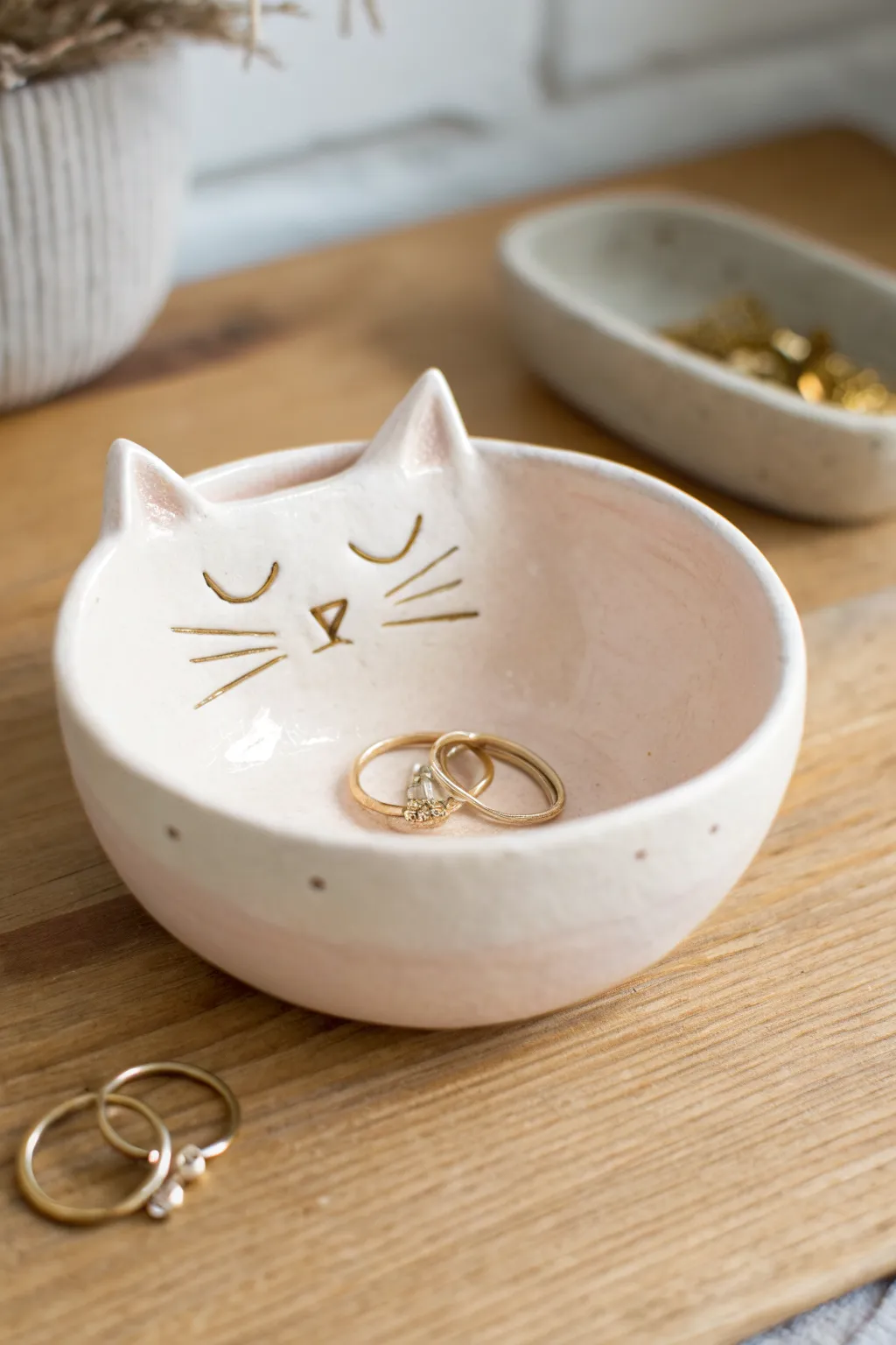 Minimal cat face pinch pot bowl, perfect for rings and tiny treasures on your vanity.