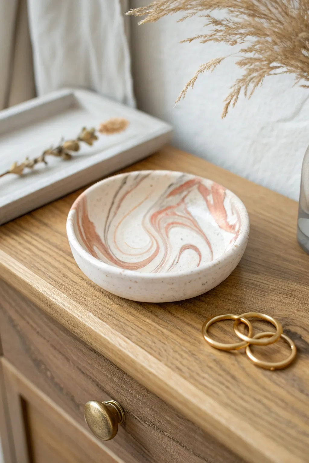 Minimal marbled clay trinket dish idea for gifting, perfect for rings and tiny treasures