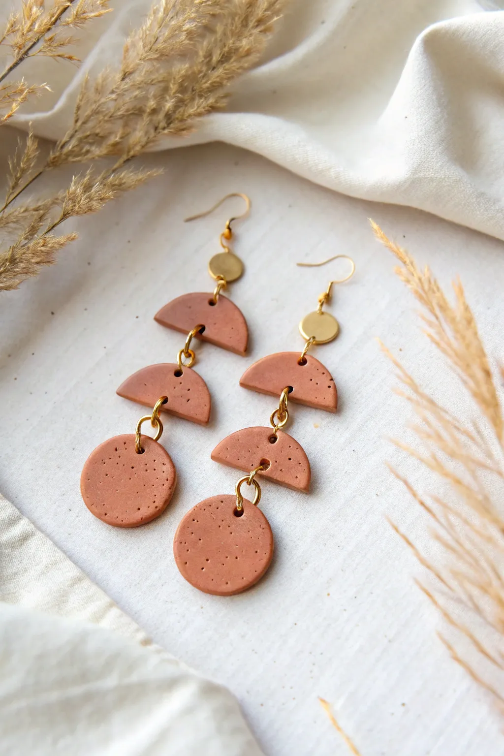 Minimal linked clay dangle earrings with swingy geometric shapes, simple and boho-chic.