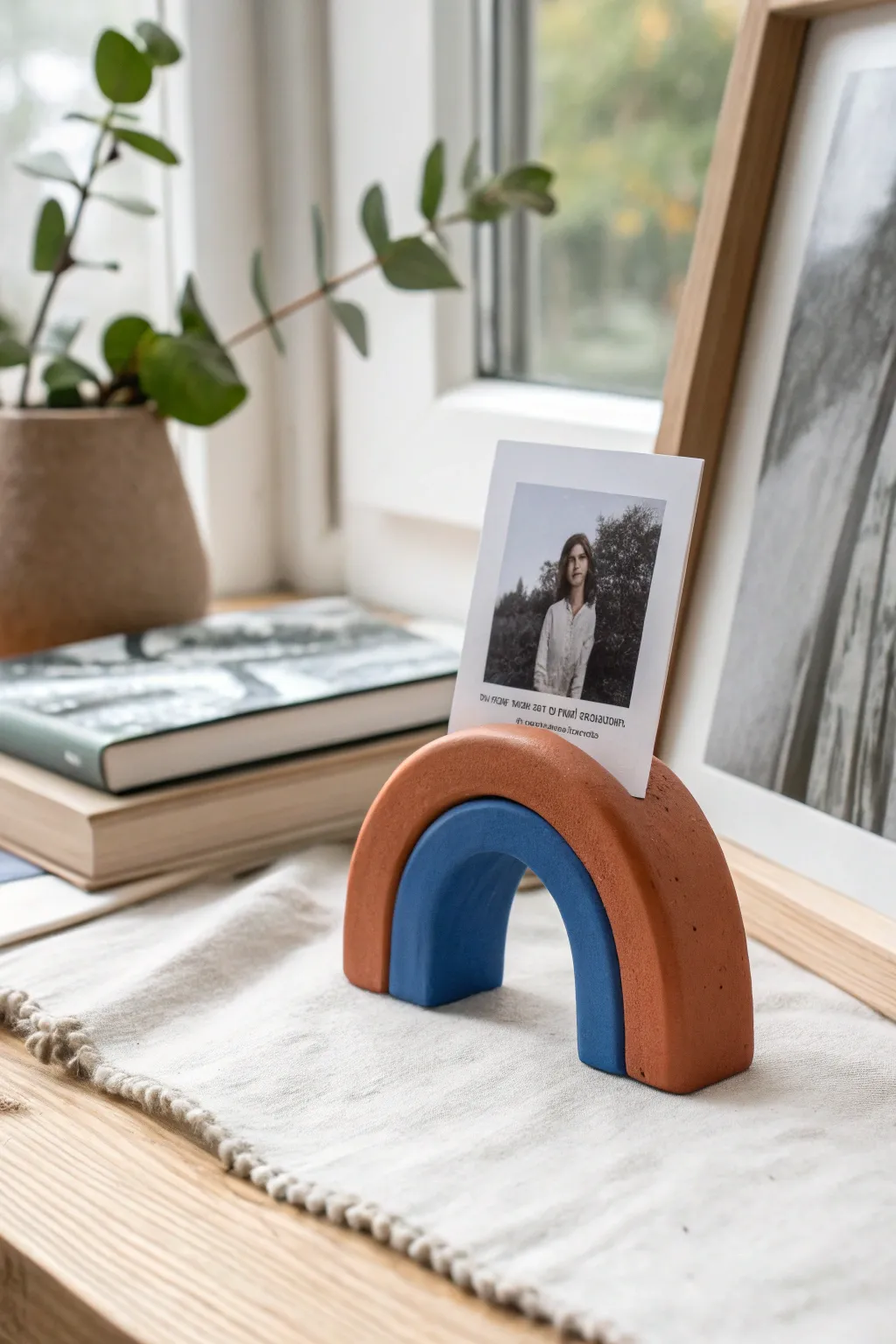 Minimal air dry clay photo holder, a chic adult gift with Scandi lines and boho warmth.