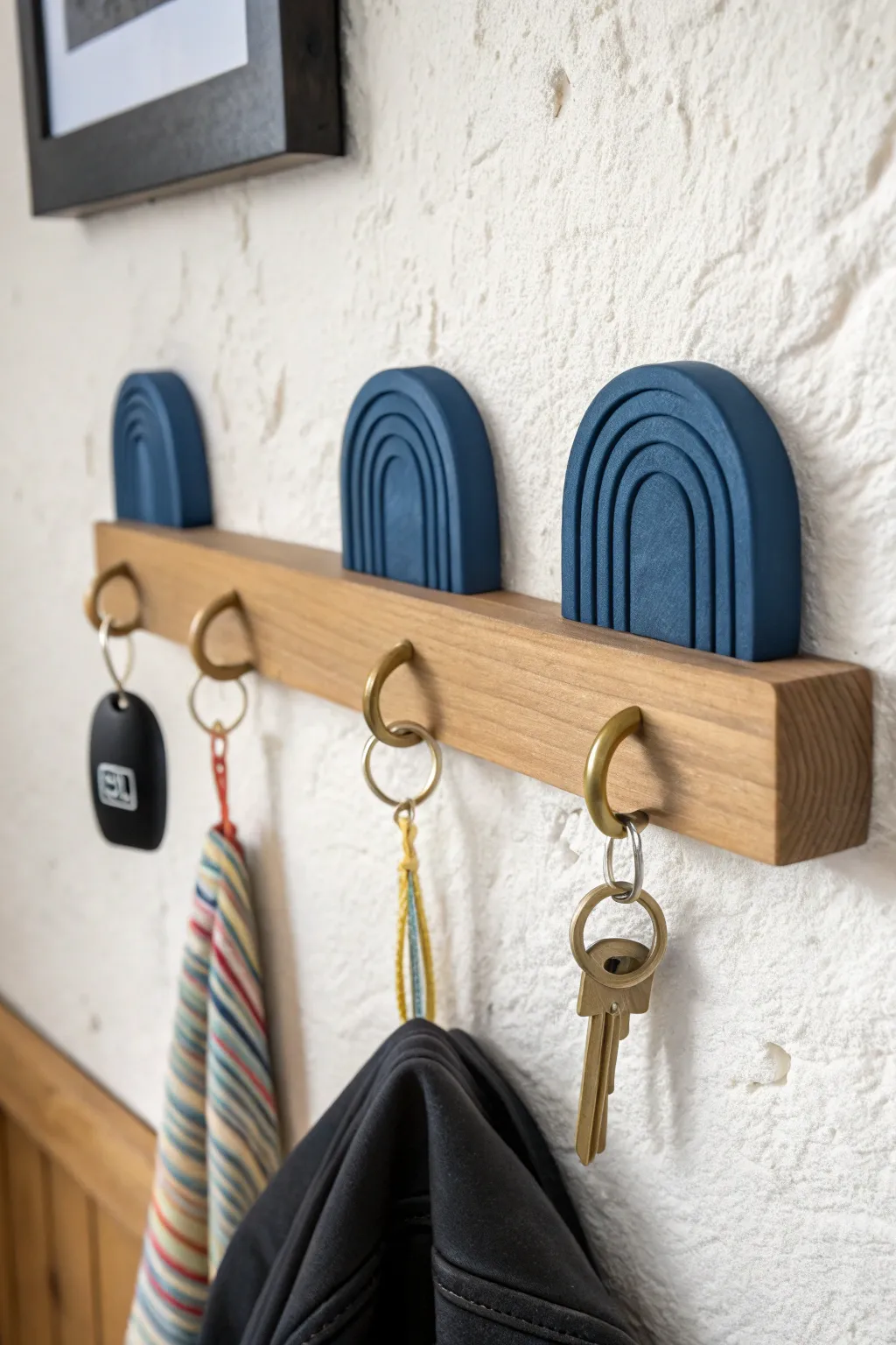 Minimal clay wall hook set in bold midnight blue, perfect for everyday caps, keys, and leashes.