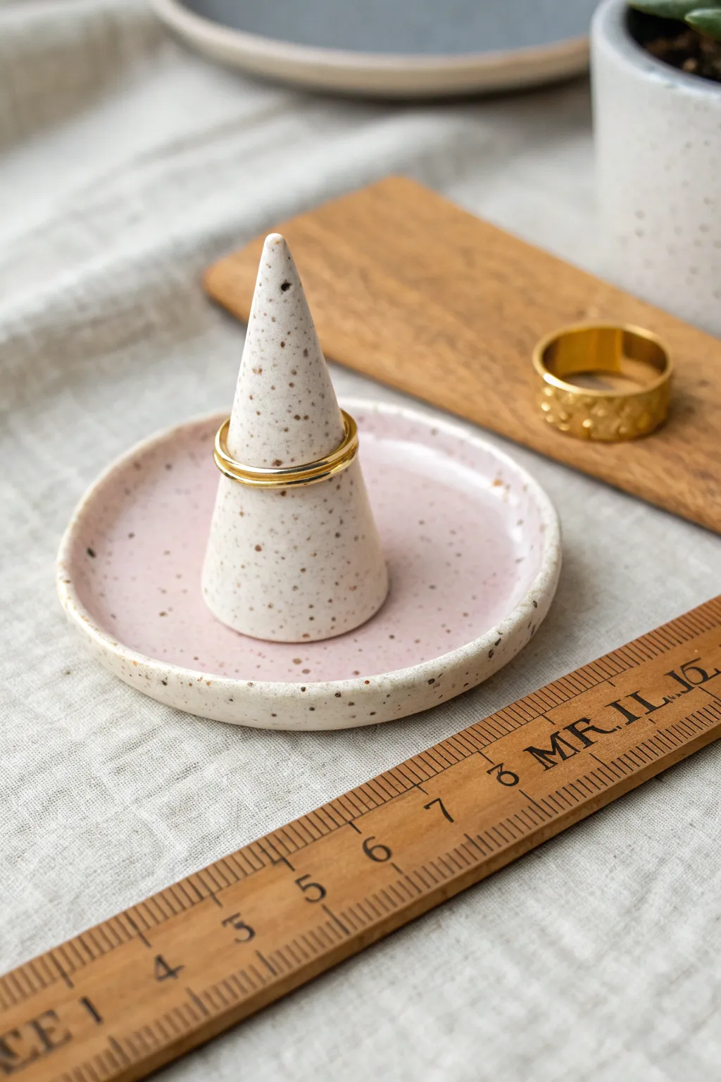 Mini ring cone + tiny tray: a simple, stylish way to store jewelry in the smallest spaces
