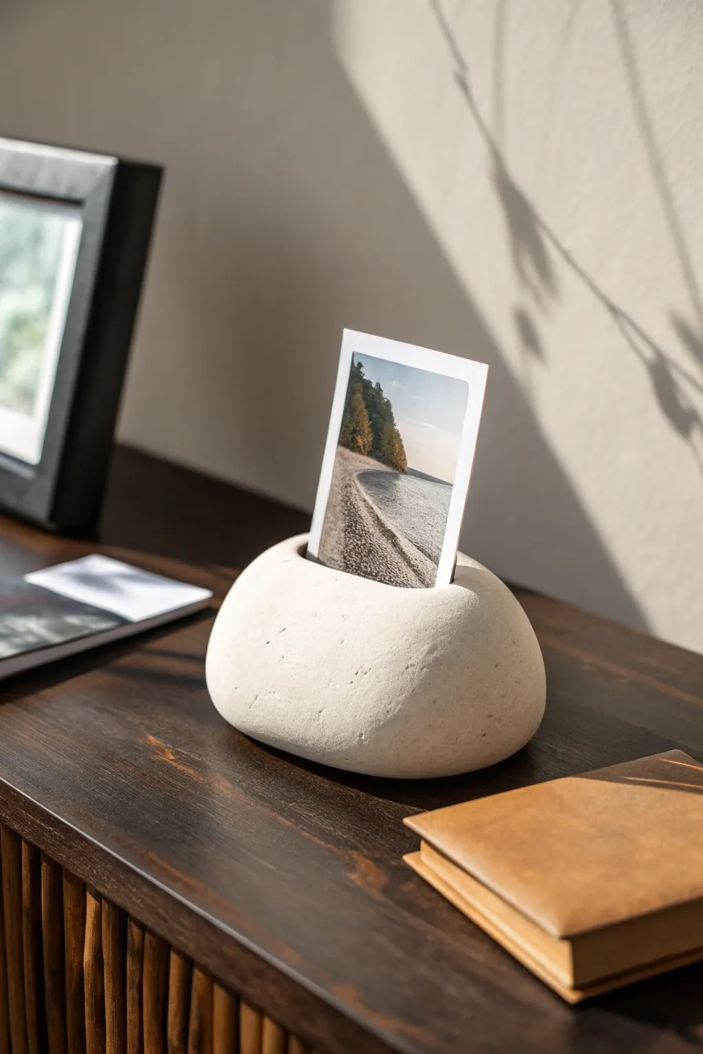Minimal air-dry clay pebble photo holder idea for a soft Scandinavian-inspired desk moment.