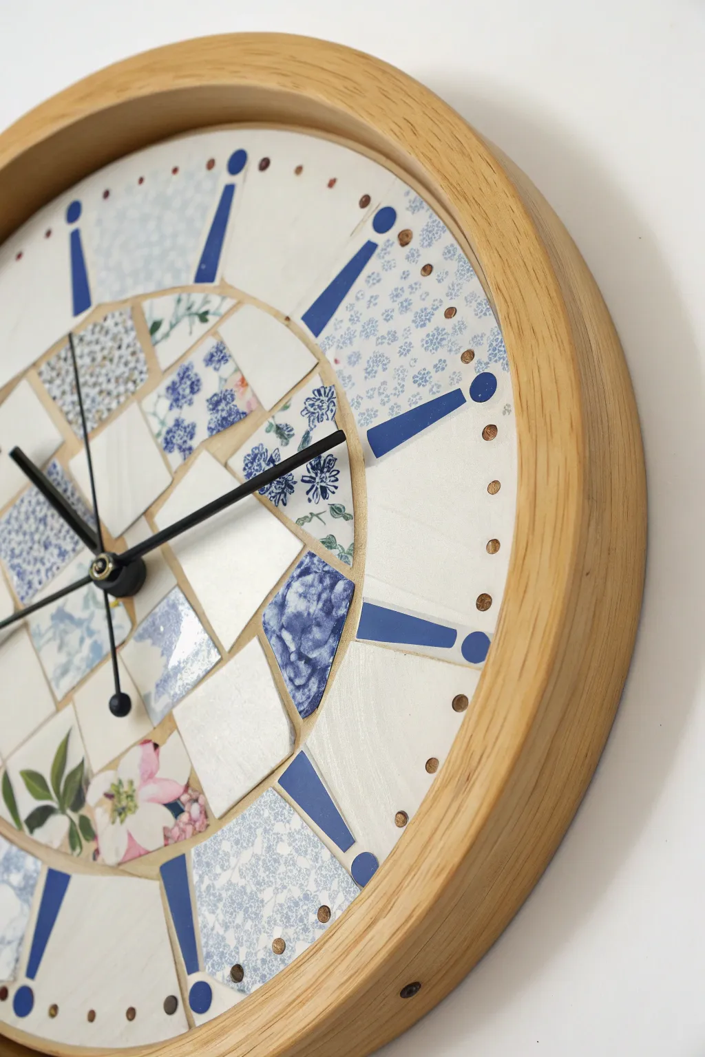 Minimal mosaic wall clock from broken china, clean white grout and Scandinavian calm.