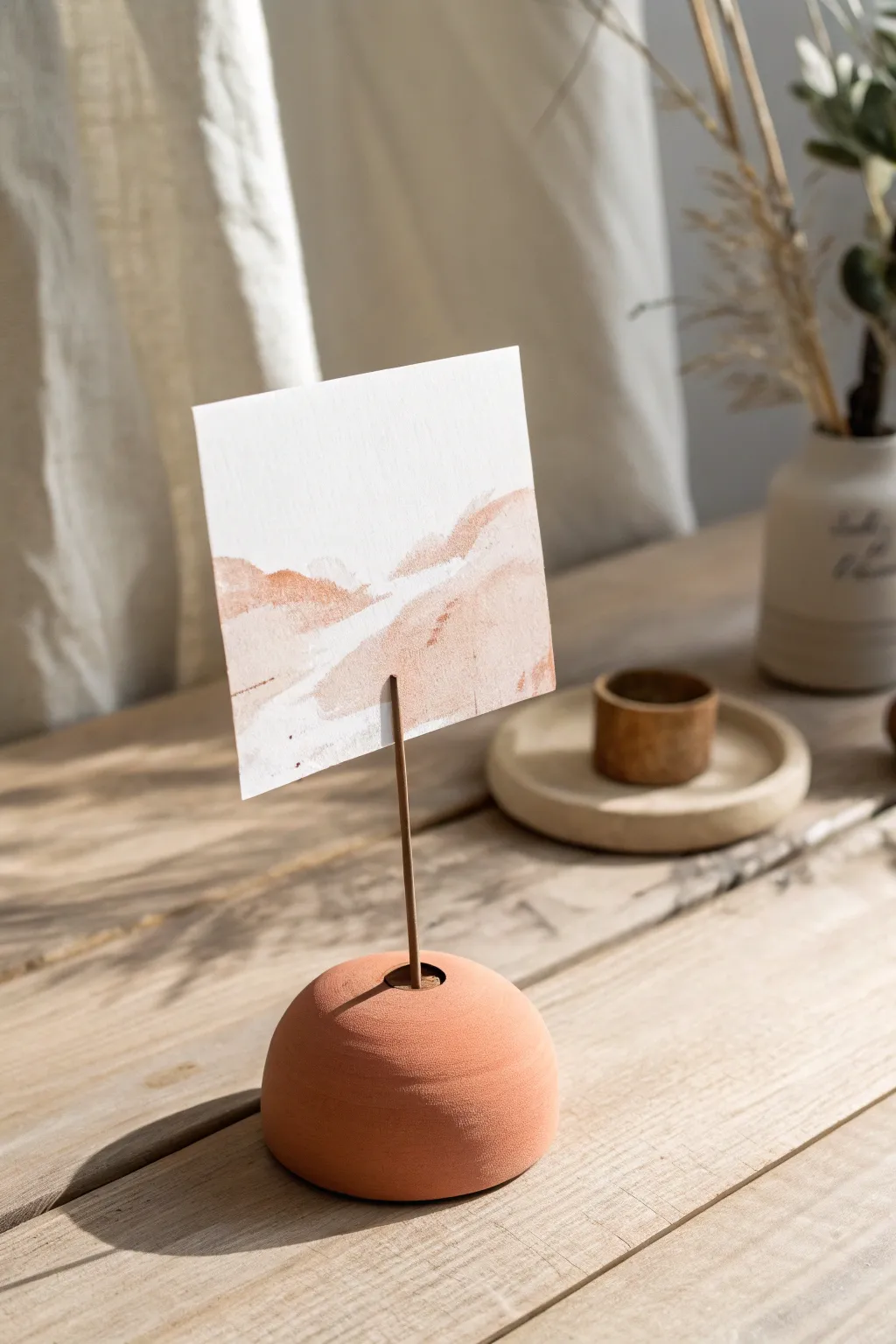 Minimal clay photo holder with a blank note card, perfect for simple Scandinavian clay decor