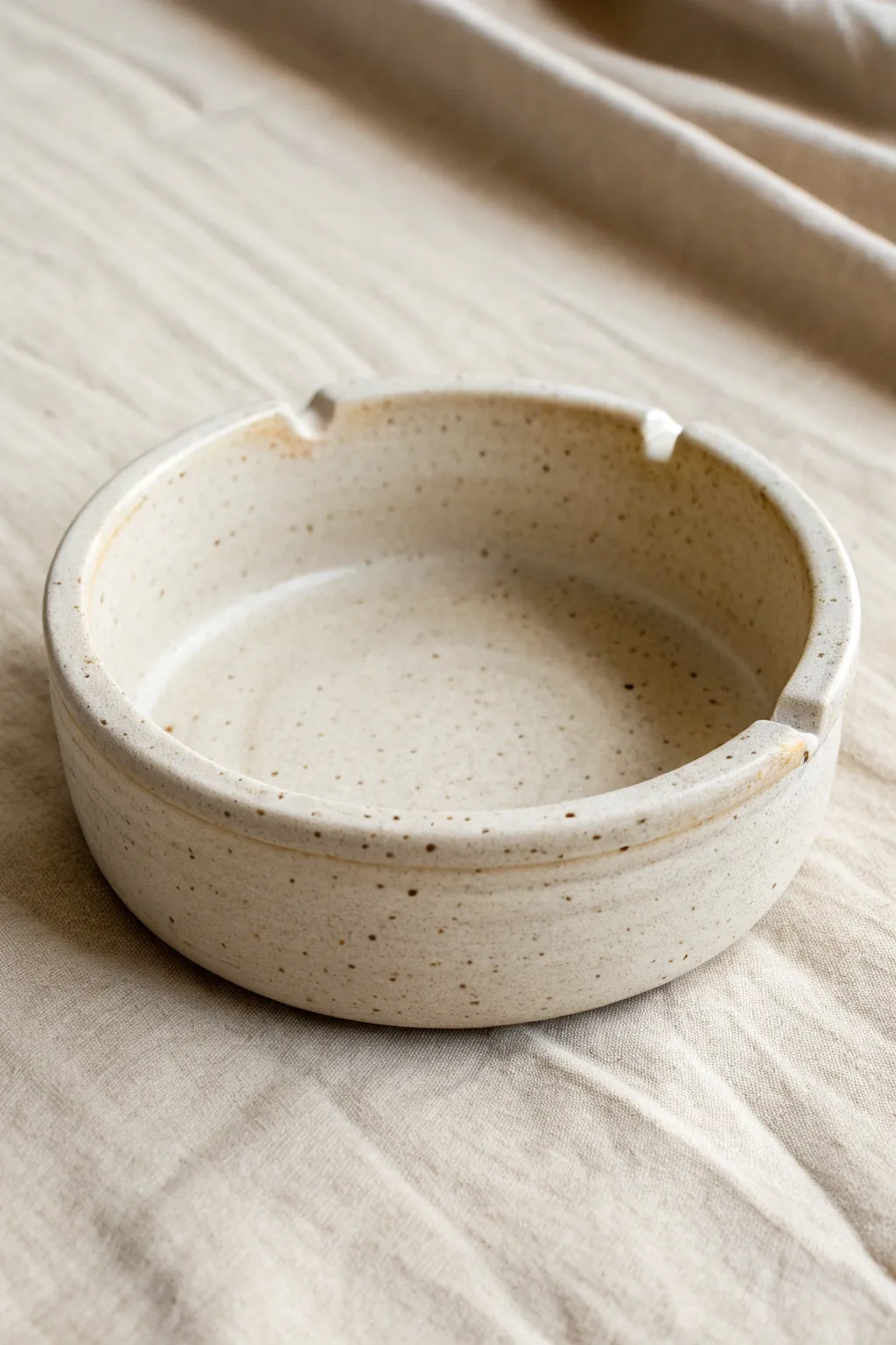 Coiled snake rim ashtray idea: a chunky coil creates two natural rests in a minimal look.
