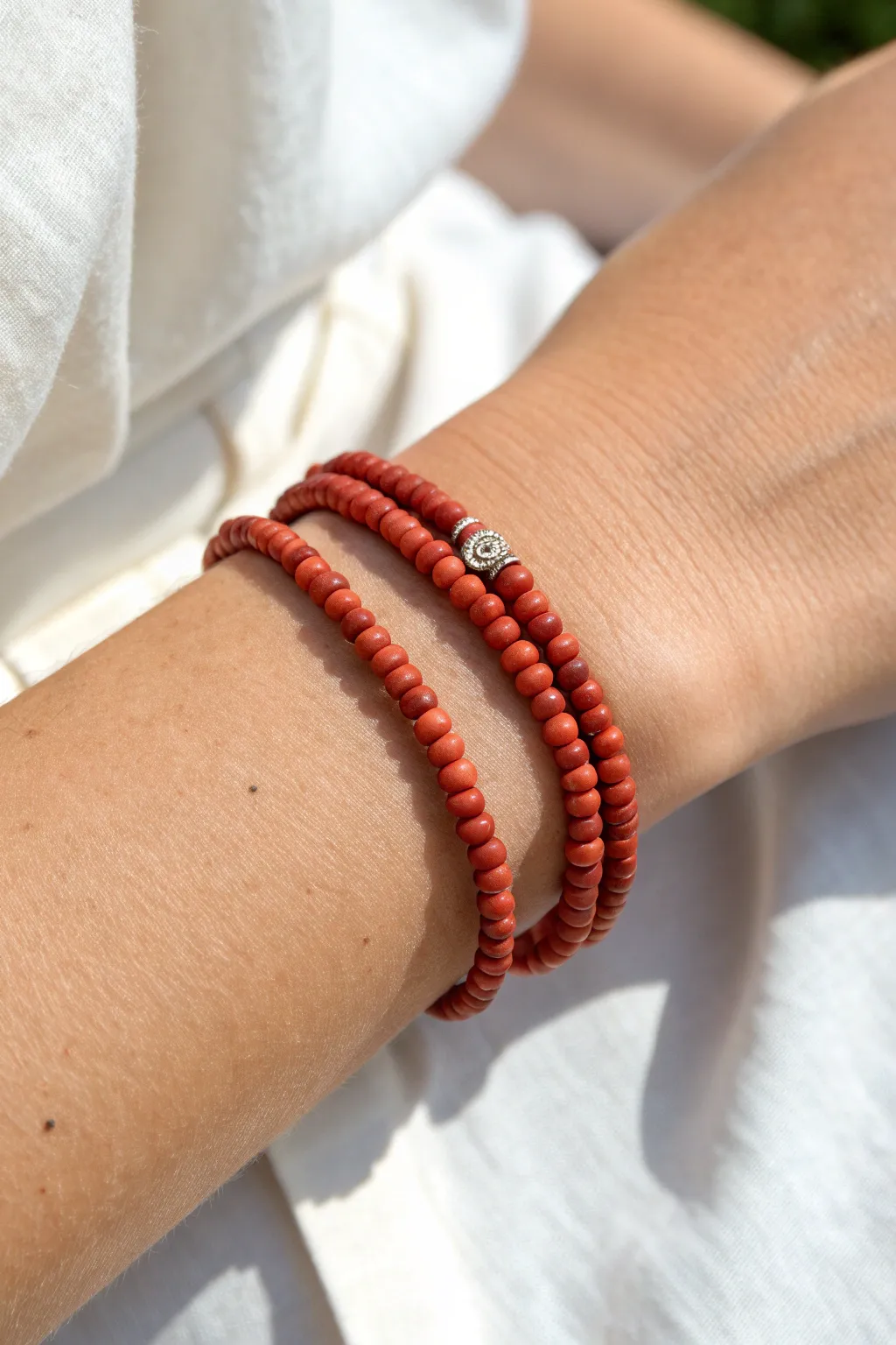 Double-strand red heishi bracelet with bold terracotta color in a clean, minimalist boho look