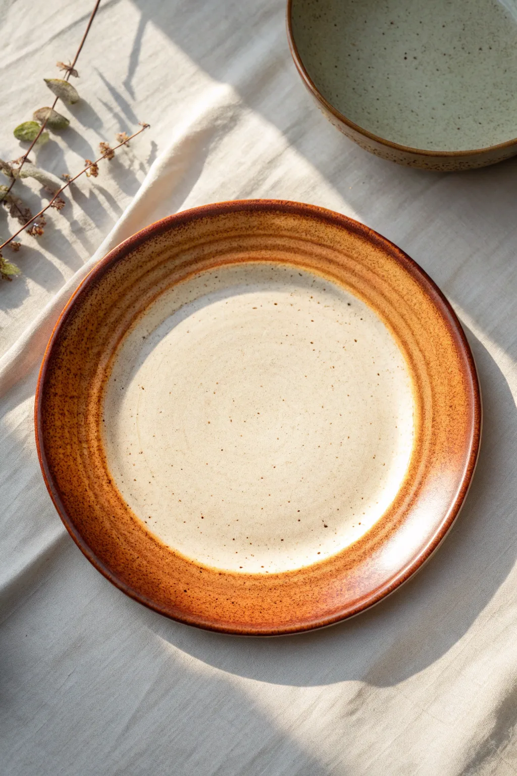 Ombre rim fade: a simple gradient glaze that frames a light center for modern handmade charm.