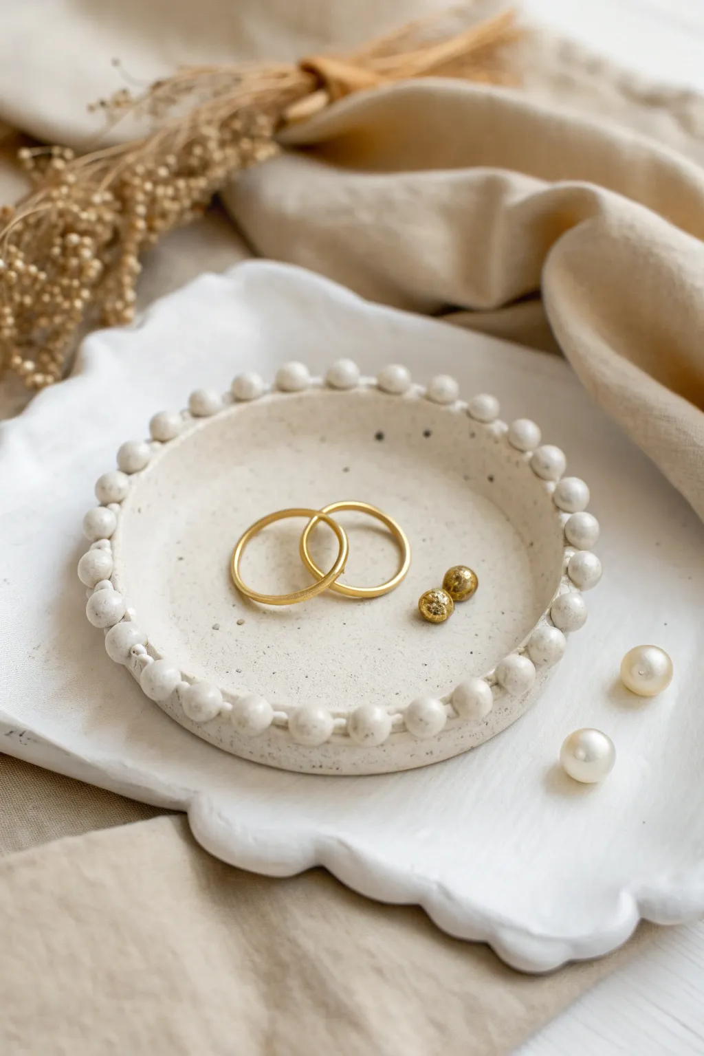 Sweet bubble-edge air-dry clay trinket tray—minimal, handmade, perfect for rings and studs.