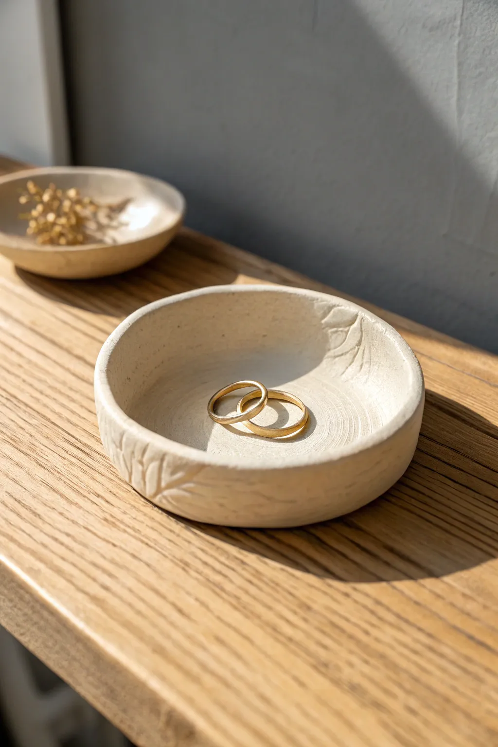 Minimal polymer clay trinket dish with a lounging frog rim, perfect for rings and tiny treasures.