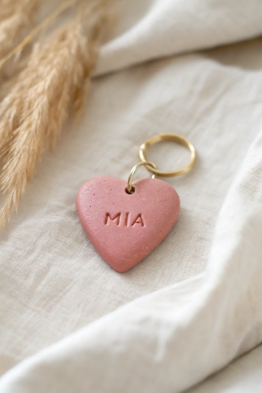 Minimalist heart name keychain in air dry clay, glossy finish, perfect DIY gift idea.