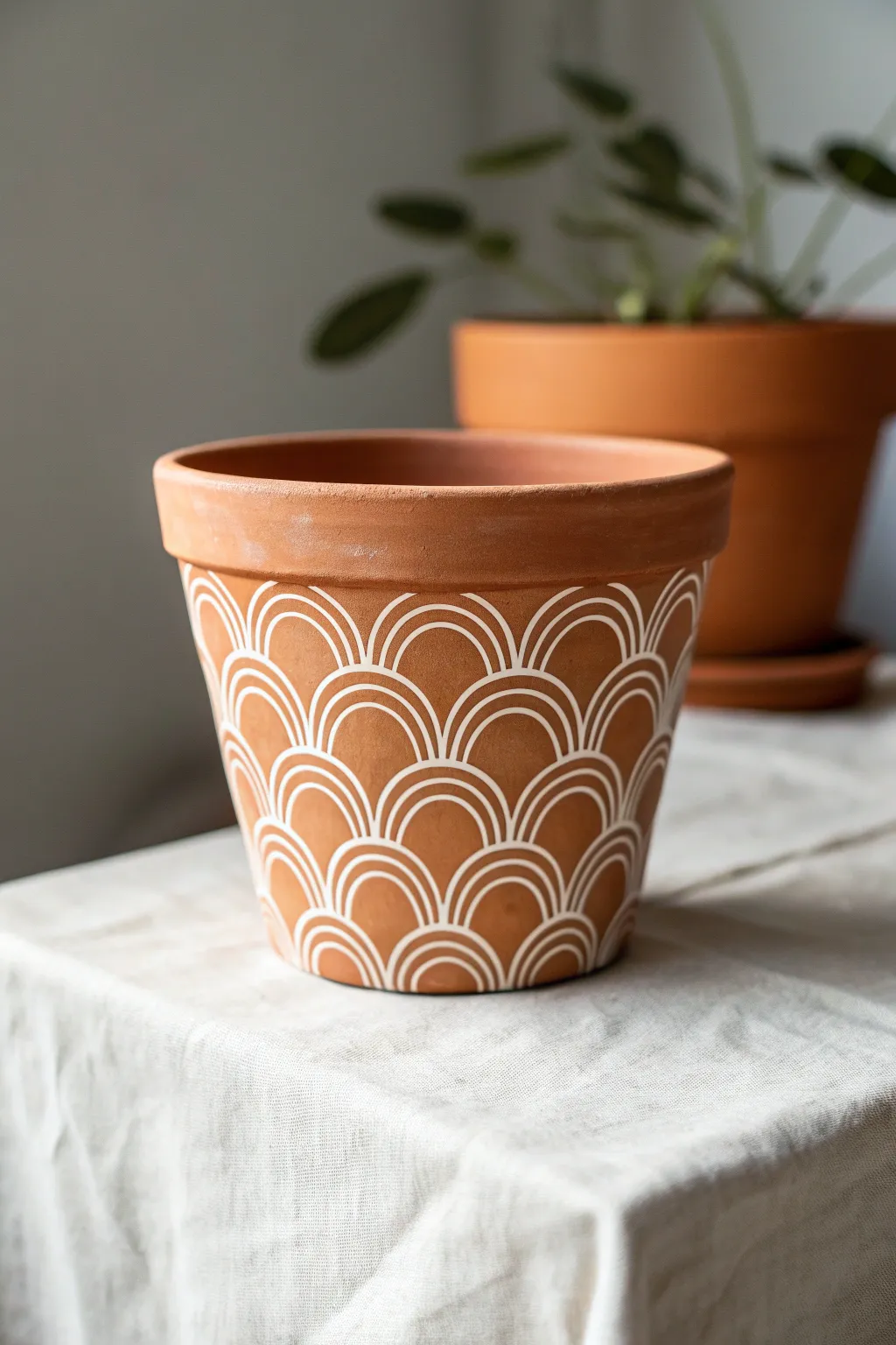 Give a plain pot a modern update with crisp stencil arches for an easy boho-minimal look.