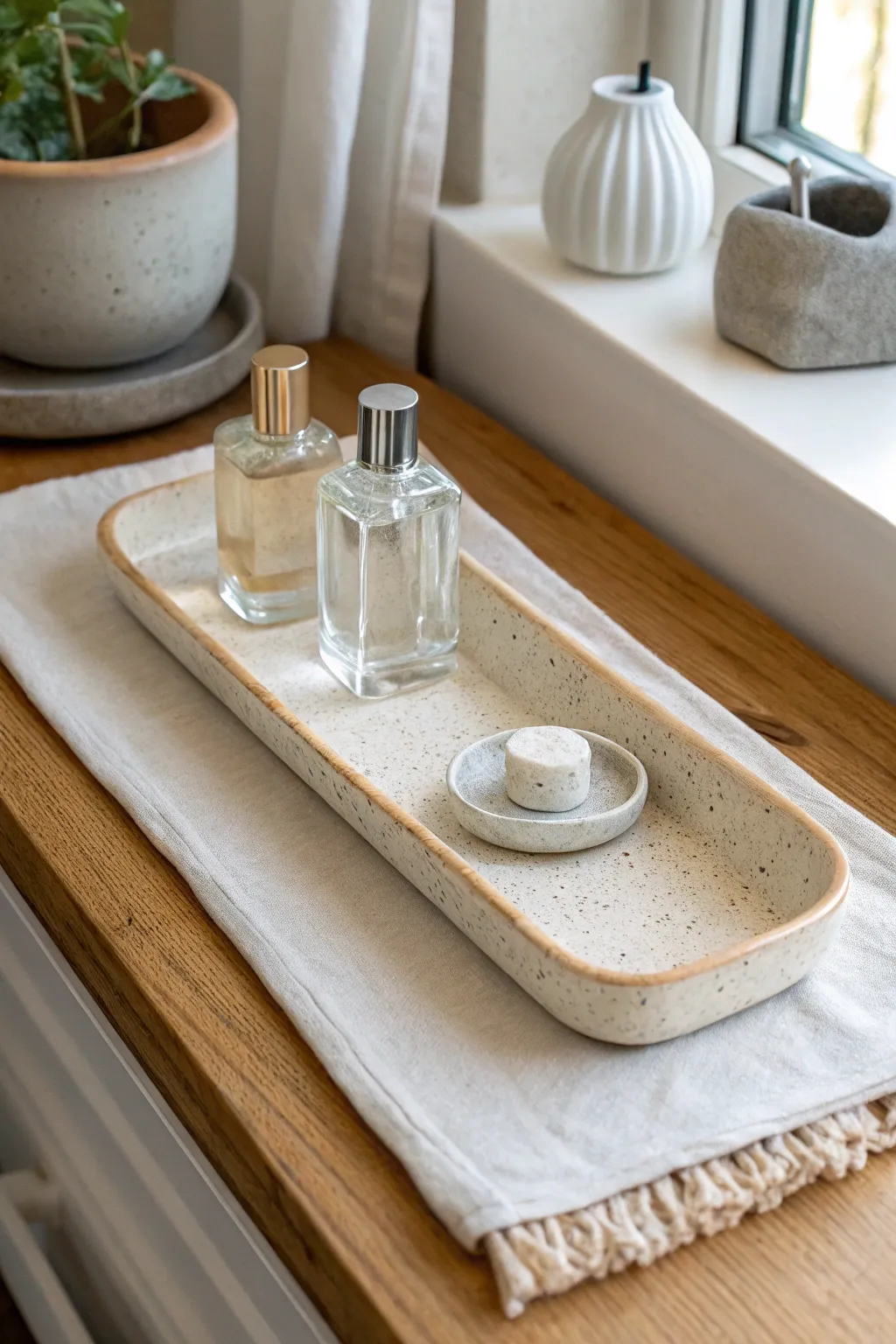 Long rectangular vanity tray in warm stoneware for perfumes and daily essentials, clean and calm.