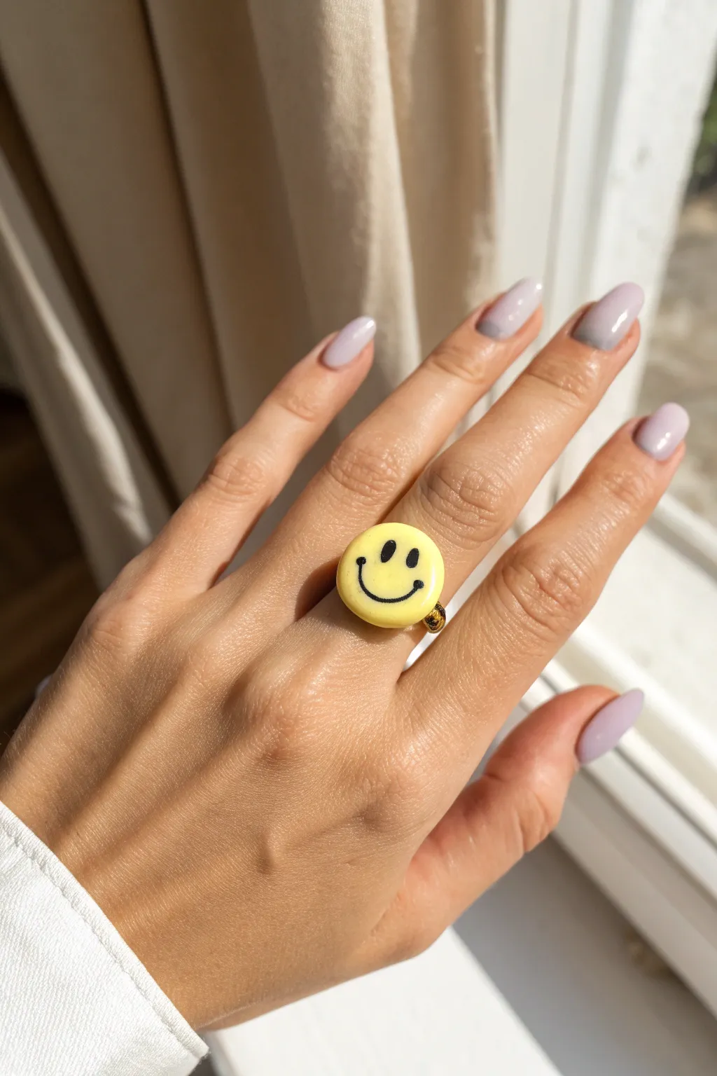 Chunky smiley clay ring in sunny yellow, paired with a neon accent for Y2K charm.