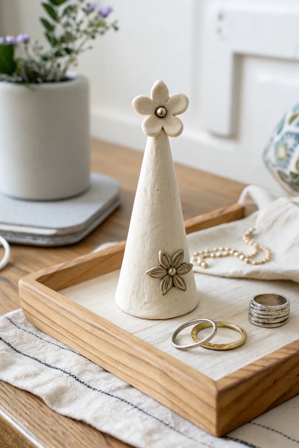 A sweet flower topped ring cone, simple to make and perfect as a Mother’s Day gift