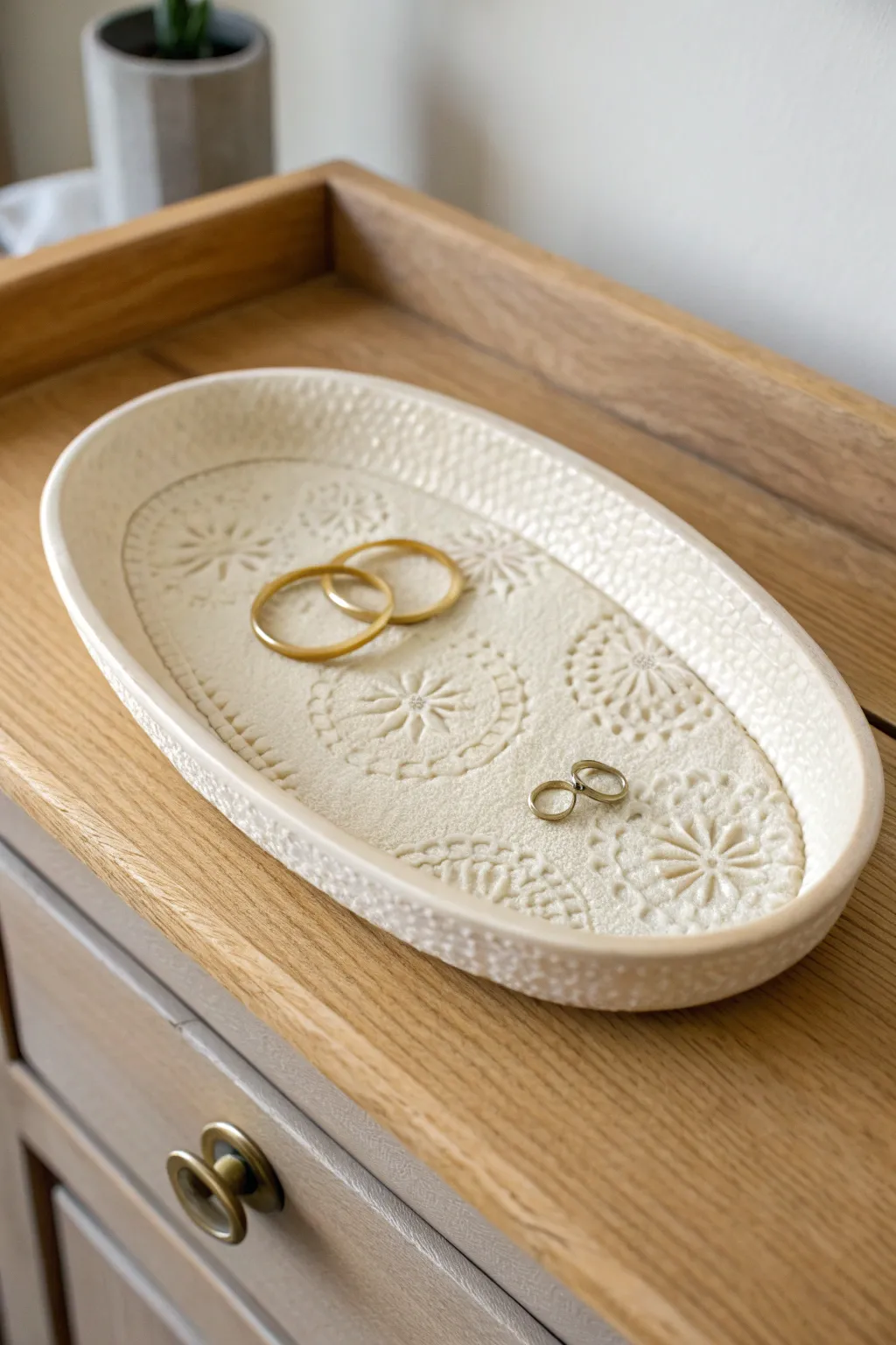 Lace-impressed ceramic tray with a soft ivory finish, perfect for rings and keys