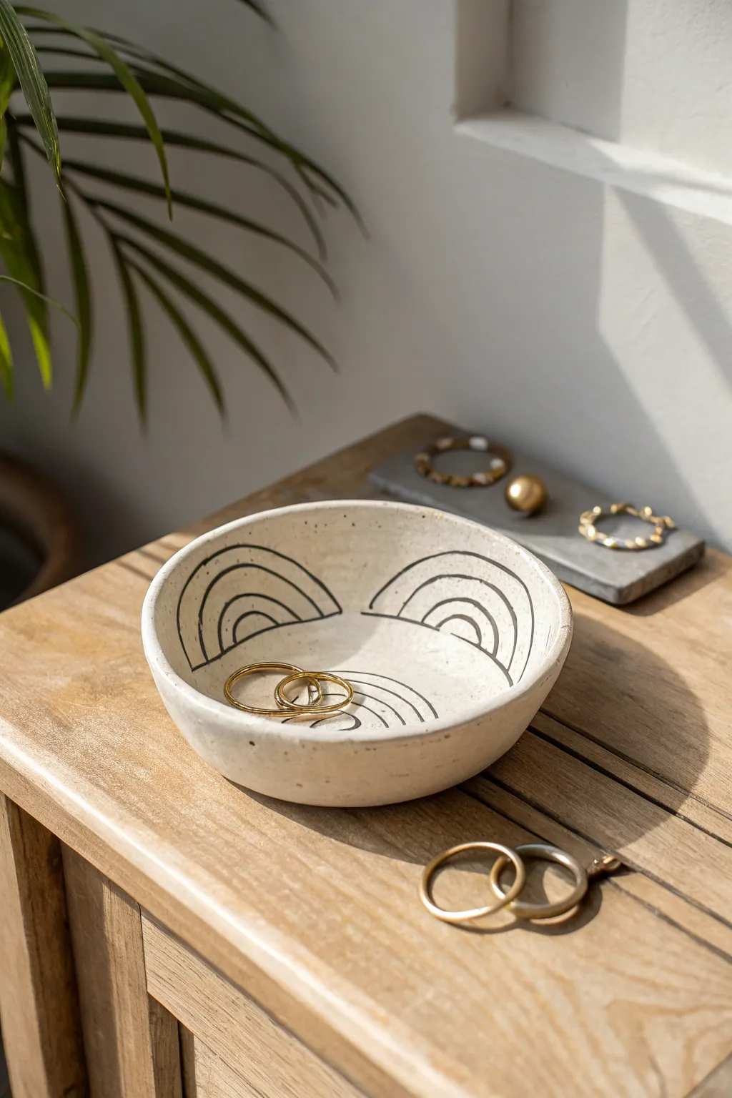 Minimal line-painted air dry clay dish for rings and keys, modern Scandinavian boho style