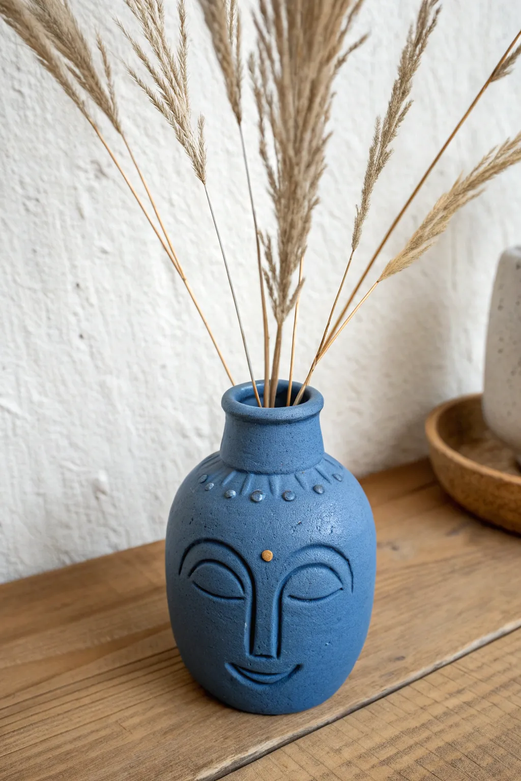 Face Vase Buddy: a beginner-friendly clay vase with a calm smile and a few dried stems.