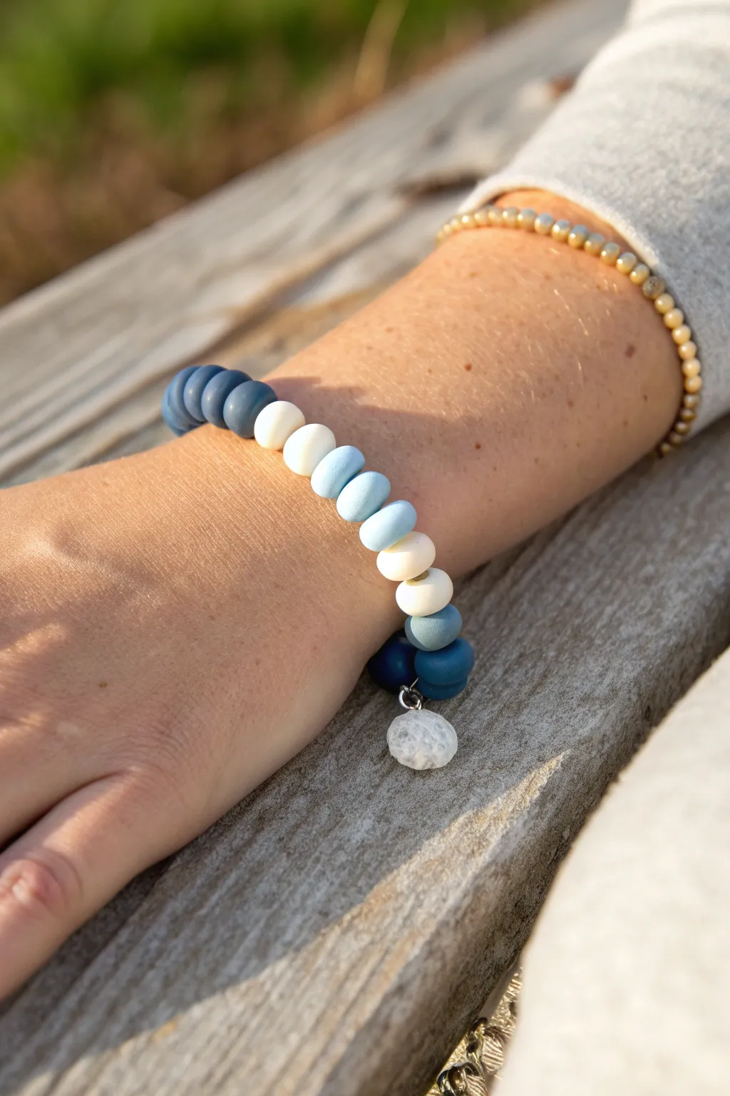 Navy-to-sky blue ombré clay bead bracelet with crisp white breaks, perfect for July 4 style.