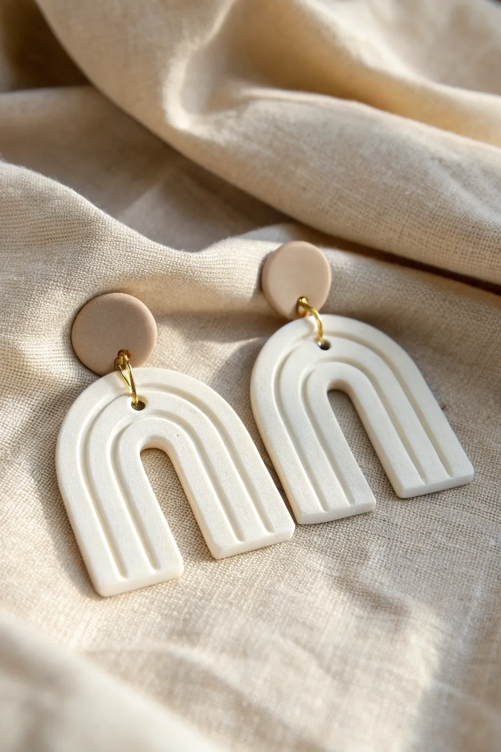 Minimalist arch earrings with clean extruded line texture for a modern clay finish