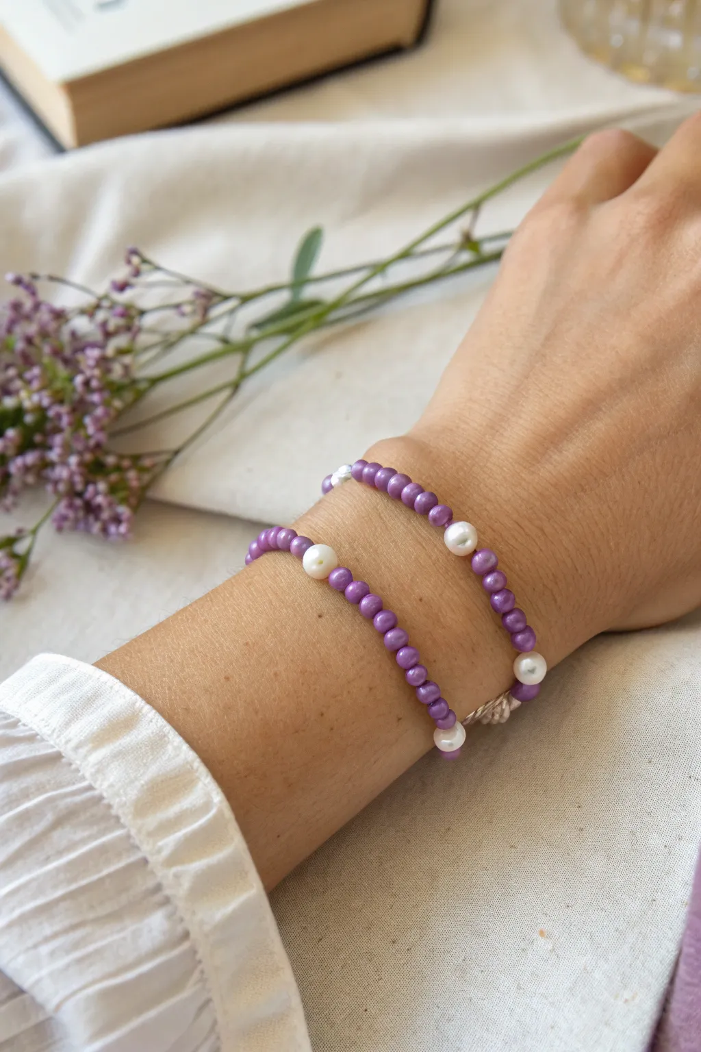 Purple heishi and pearl mix bracelet for a soft, wearable look with minimalist Scandinavian charm