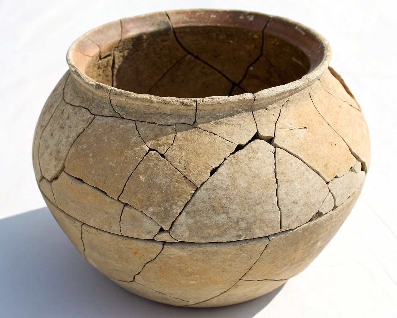 Dunting occurs when pottery is subjected to sudden temperature changes.